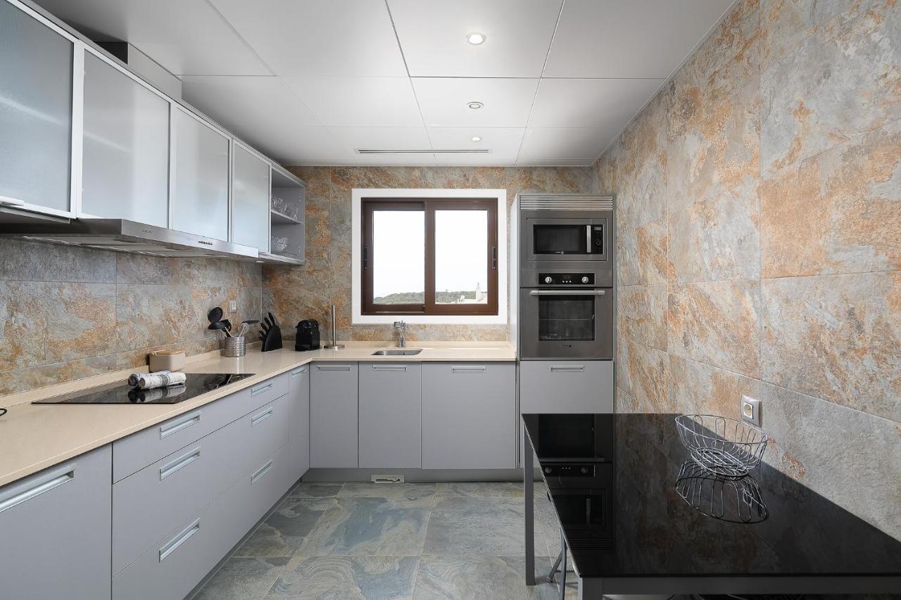Elegance W/ Balcony & Pool By Lovelystay Apartment *