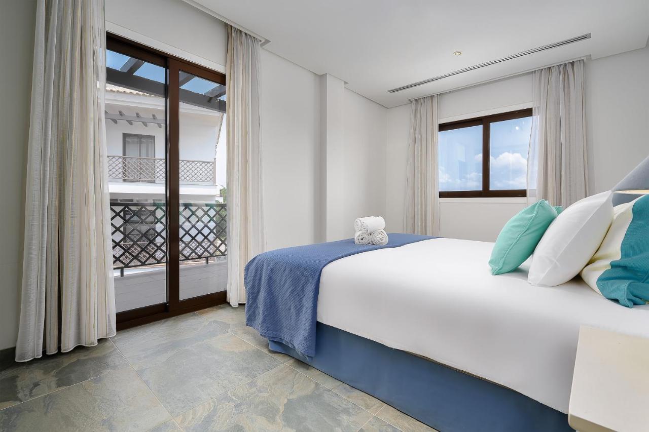 Apartment Elegance W/ Balcony & Pool By Lovelystay *