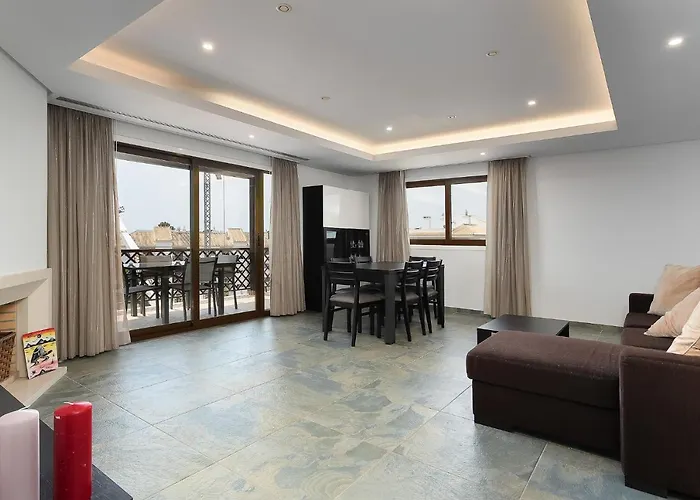 Elegance Apartment W/ Balcony & Pool By Lovelystay