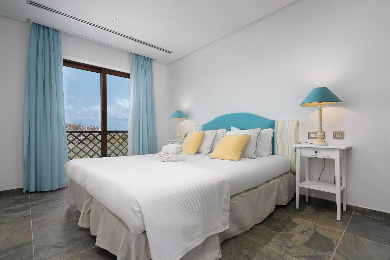 Elegance W/ Balcony & Pool By Lovelystay