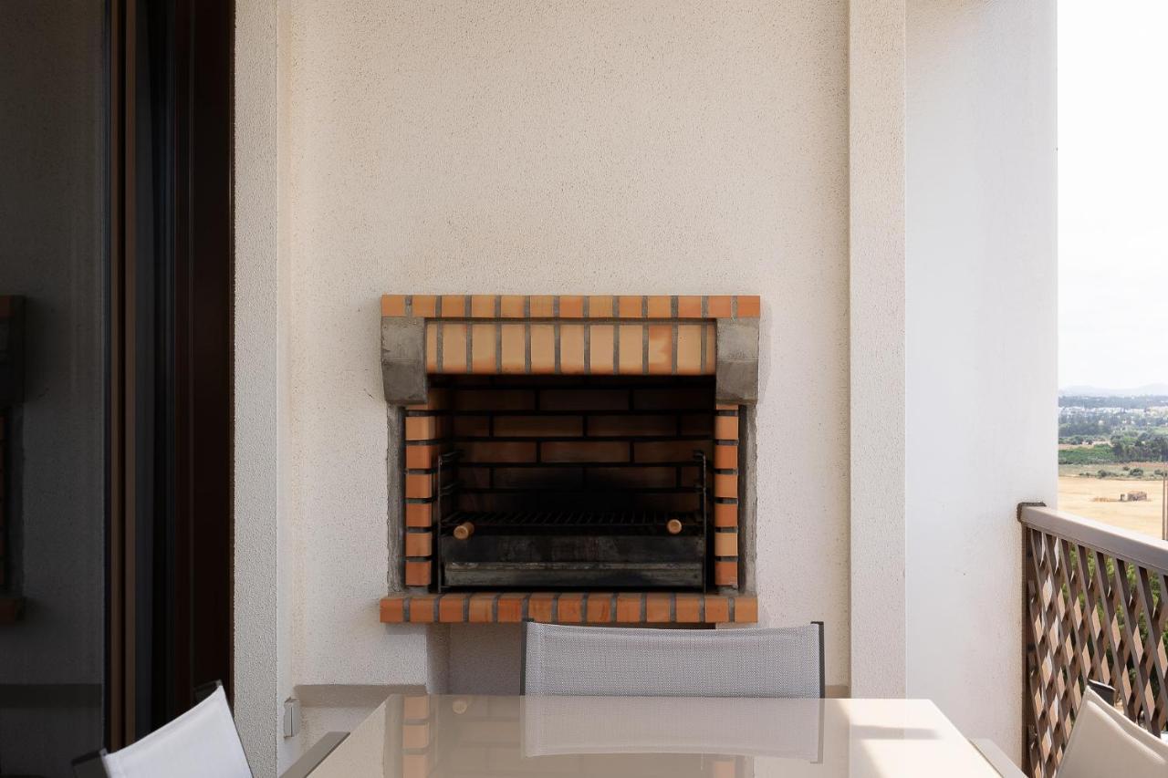 Apartment Elegance W/ Balcony & Pool By Lovelystay